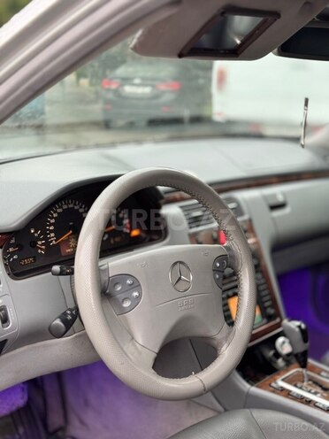 Mercedes E 240-13