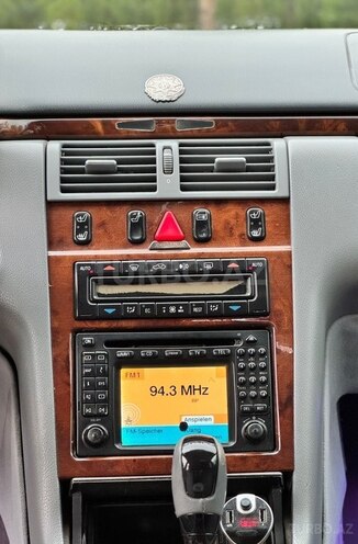 Mercedes E 240-11