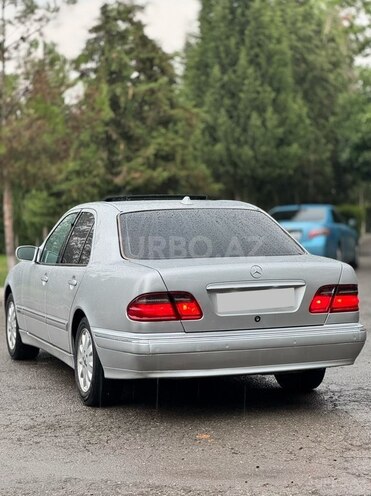 Mercedes E 240-5