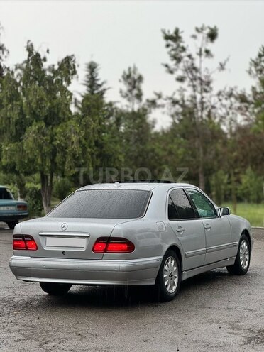 Mercedes E 240-6