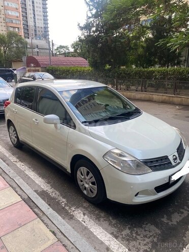 Nissan Tiida-1