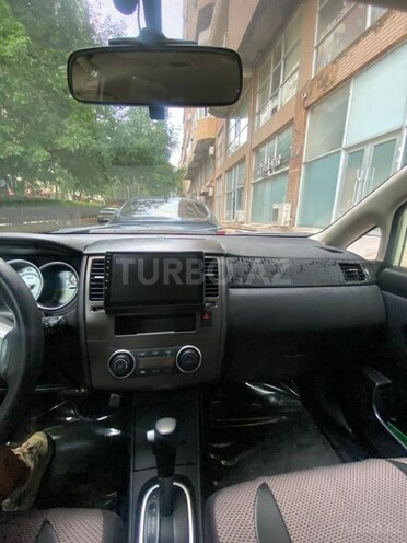 Nissan Tiida-10