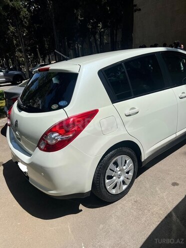 Nissan Tiida-12