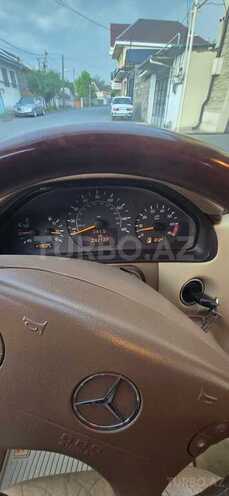 Mercedes E 320-11