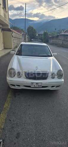 Mercedes E 320-1