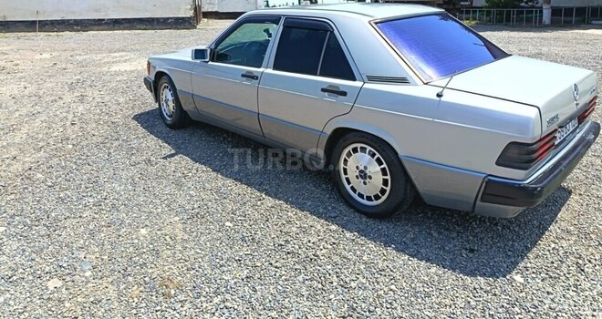 Mercedes 190-4