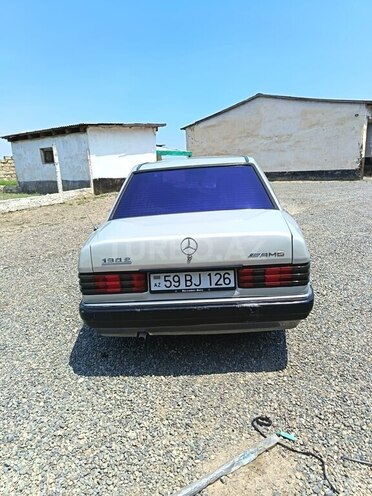 Mercedes 190-2
