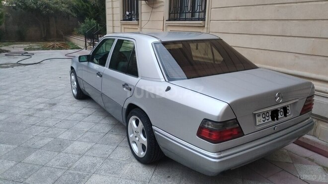 Mercedes 200 E-2