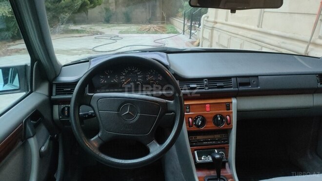 Mercedes 200 E-11