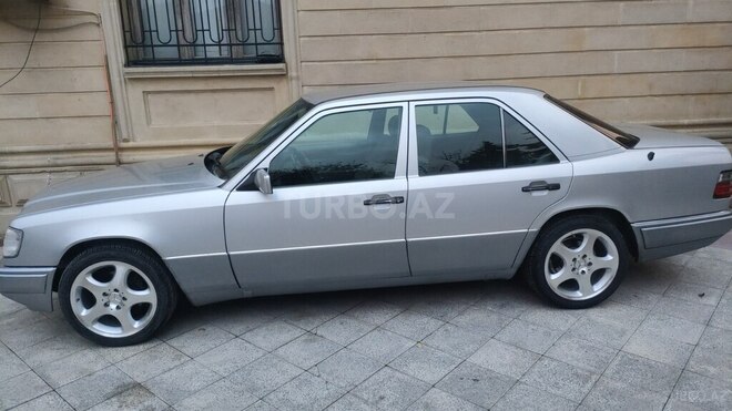 Mercedes 200 E-13