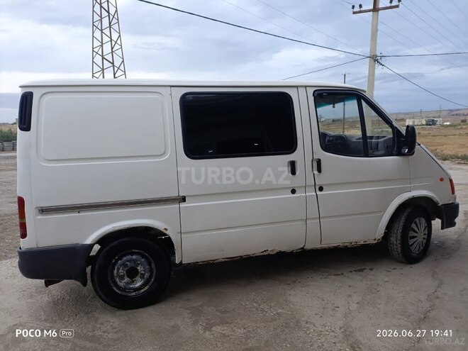 Ford Transit-3