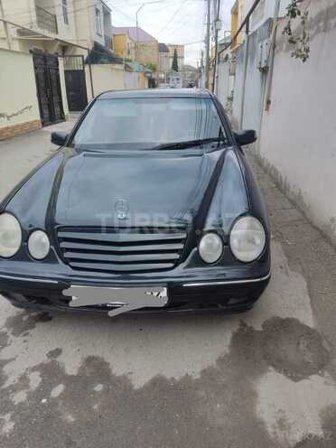 Mercedes E 220-1
