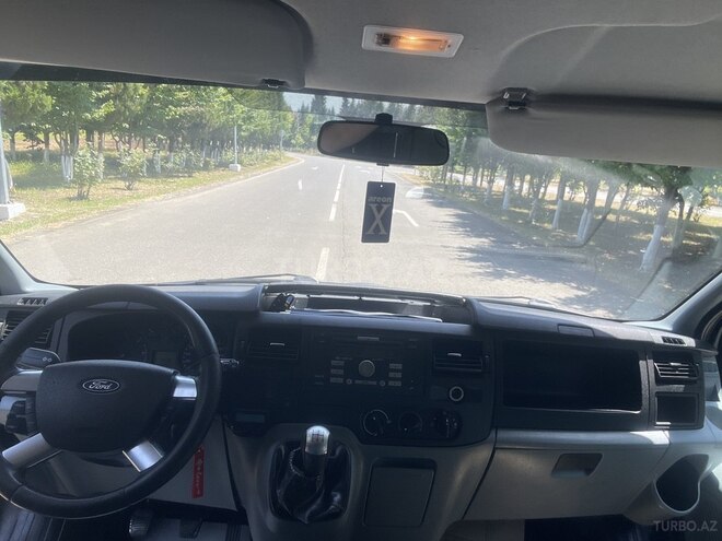 Ford Transit-2