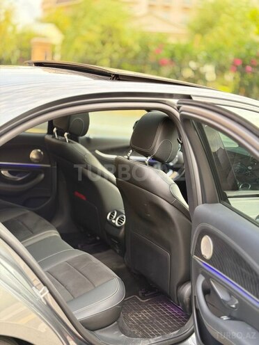 Mercedes E 300 de-12