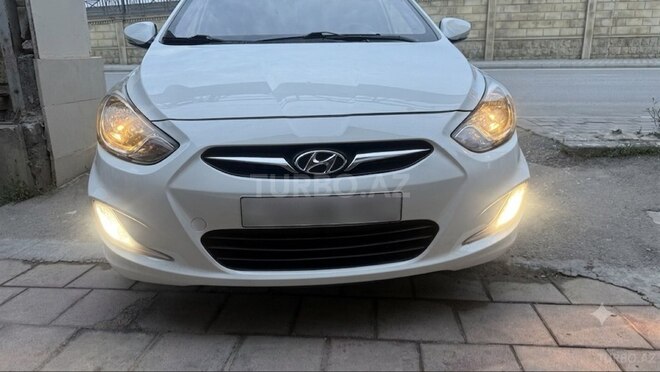 Hyundai Accent-2