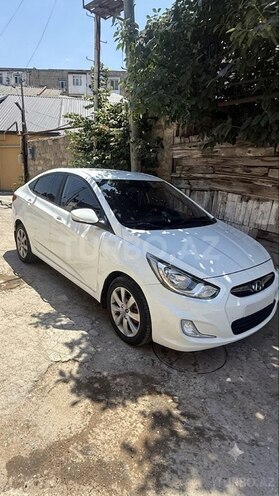 Hyundai Accent-4