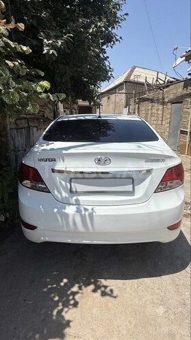 Hyundai Accent-3