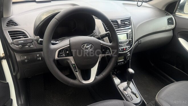 Hyundai Accent-6