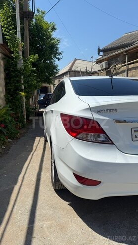 Hyundai Accent-11