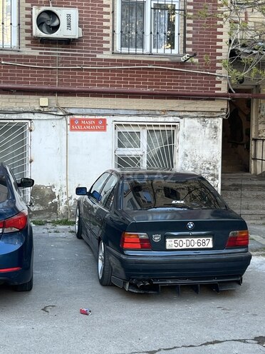 BMW 318-9