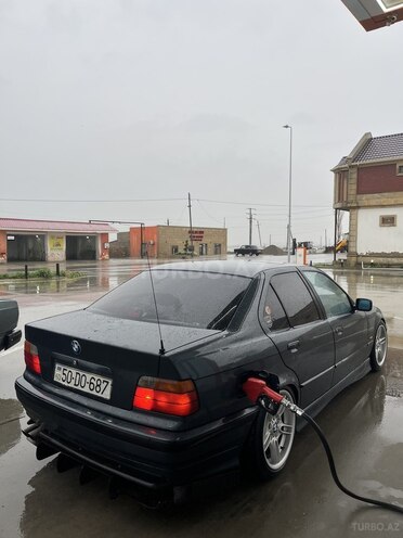 BMW 318-8