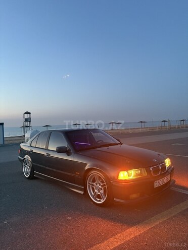 BMW 318-16
