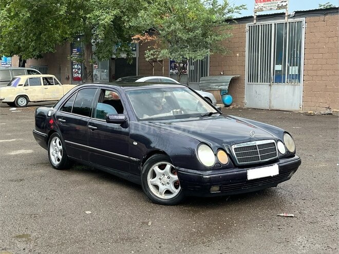 Mercedes E 200-2