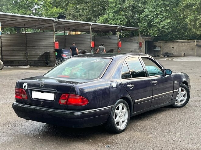 Mercedes E 200-3