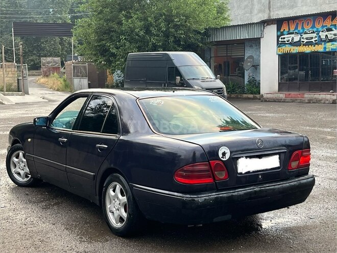 Mercedes E 200-5