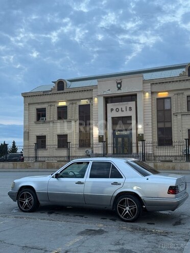 Mercedes E 220-4