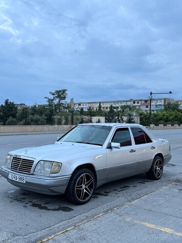 Mercedes E 220-1