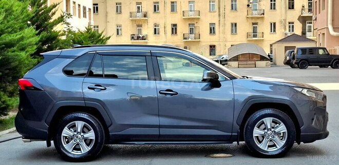 Toyota RAV4-6