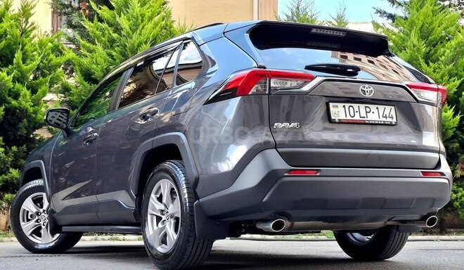 Toyota RAV4-8