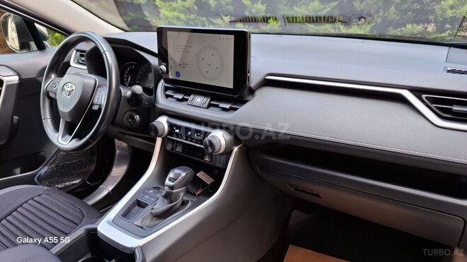 Toyota RAV4-17