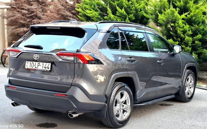 Toyota RAV4-9