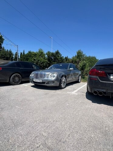 Mercedes E 220-1