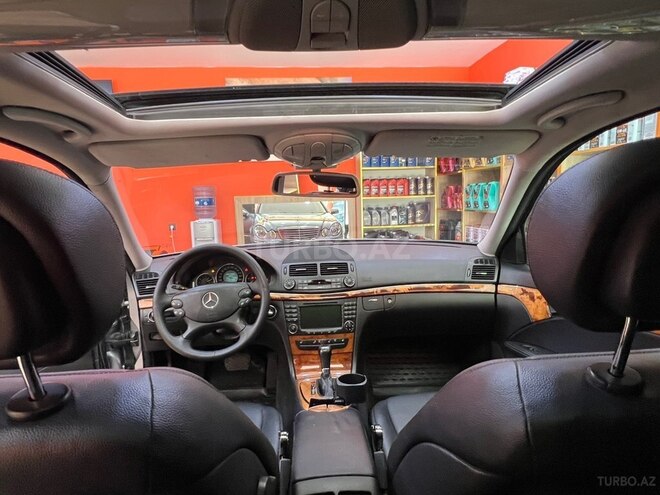 Mercedes E 220-12