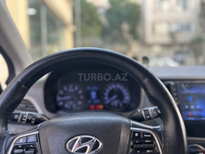 Hyundai Accent-2