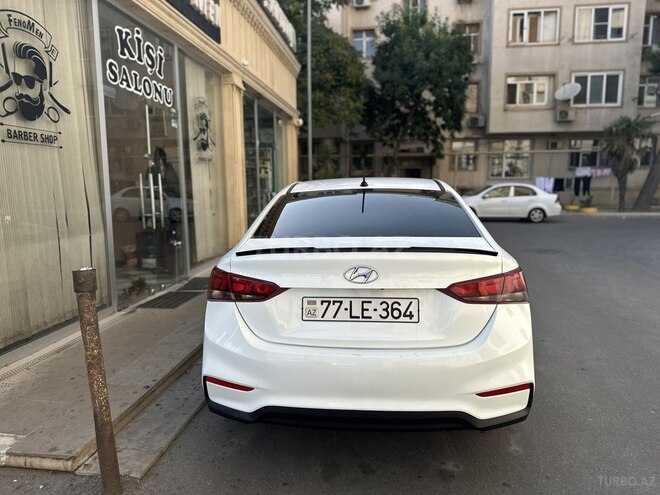 Hyundai Accent-4