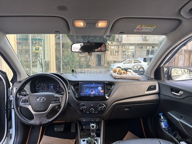 Hyundai Accent-6