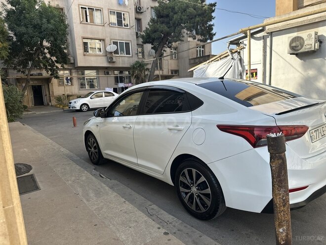 Hyundai Accent-5