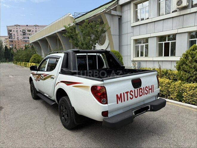 Mitsubishi L200-4