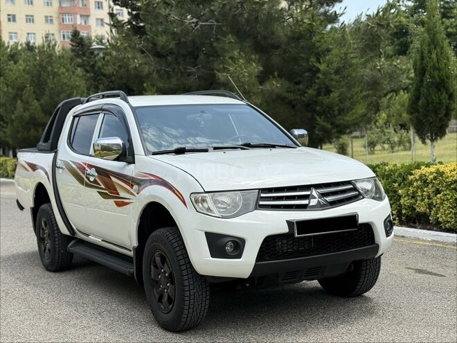Mitsubishi L200-2