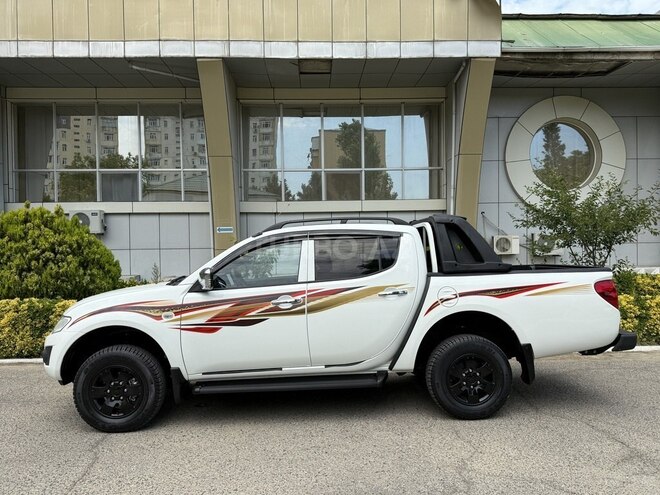 Mitsubishi L200-8