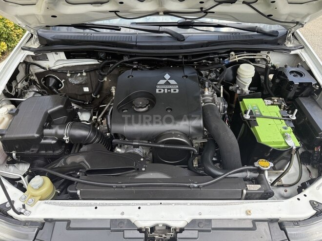 Mitsubishi L200-16