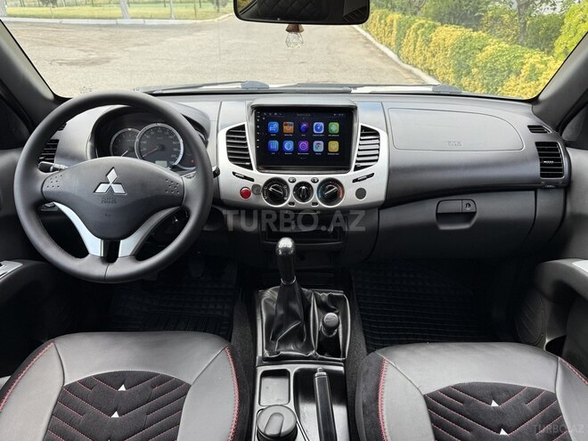 Mitsubishi L200-10