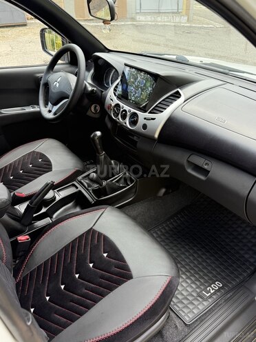Mitsubishi L200-9