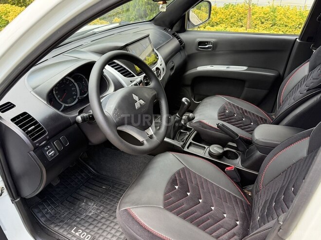 Mitsubishi L200-12