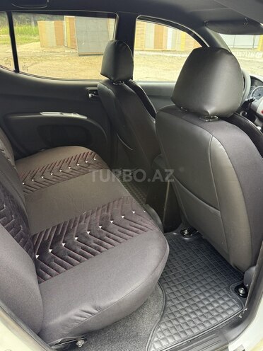 Mitsubishi L200-13