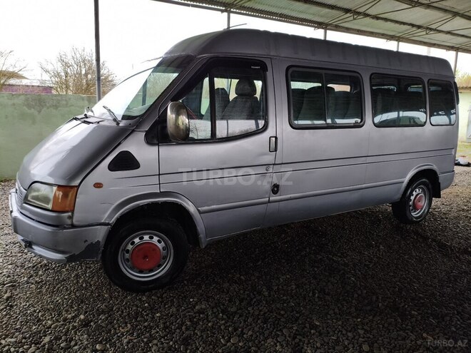 Ford Transit-4